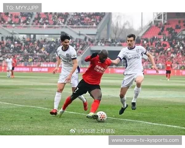 辽宁铁人上半场对攻开场就拉满,来回转换停不下来 辽宁铁人上半场对攻开场就拉满,来回转换停不下来